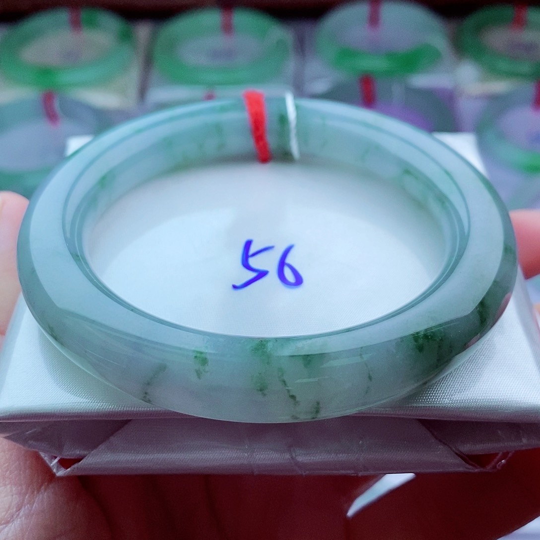 翡翠手镯（圆镯）未镶嵌0561-56圈口 紫底飘花