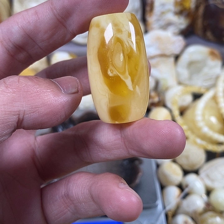 琥珀裸石未镶嵌我