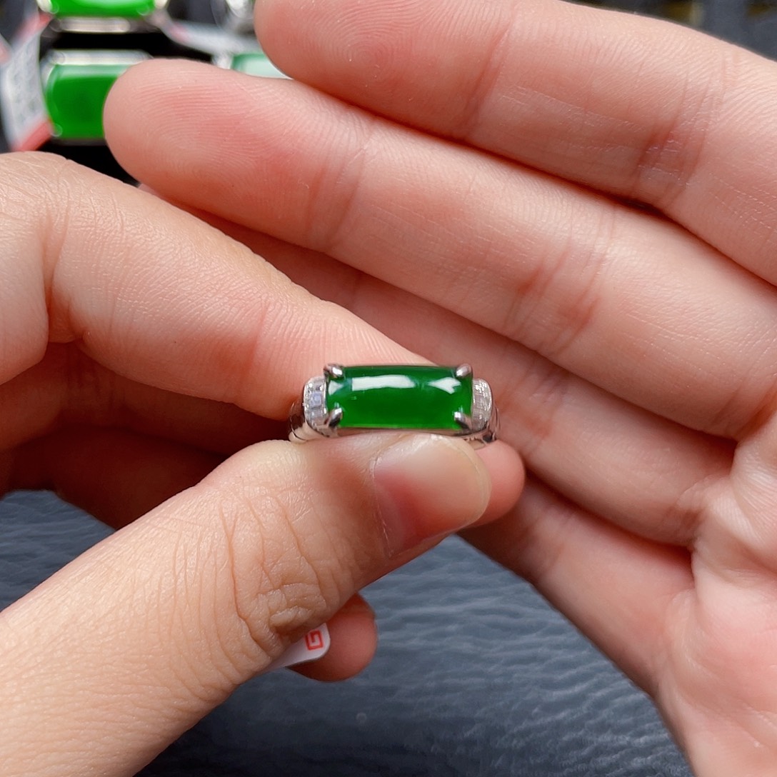 翡翠银S925镶嵌戒指没有运费险3689