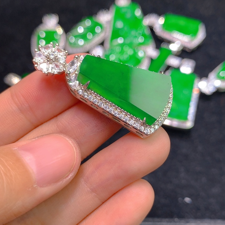 翡翠颈饰银S925镶嵌一个