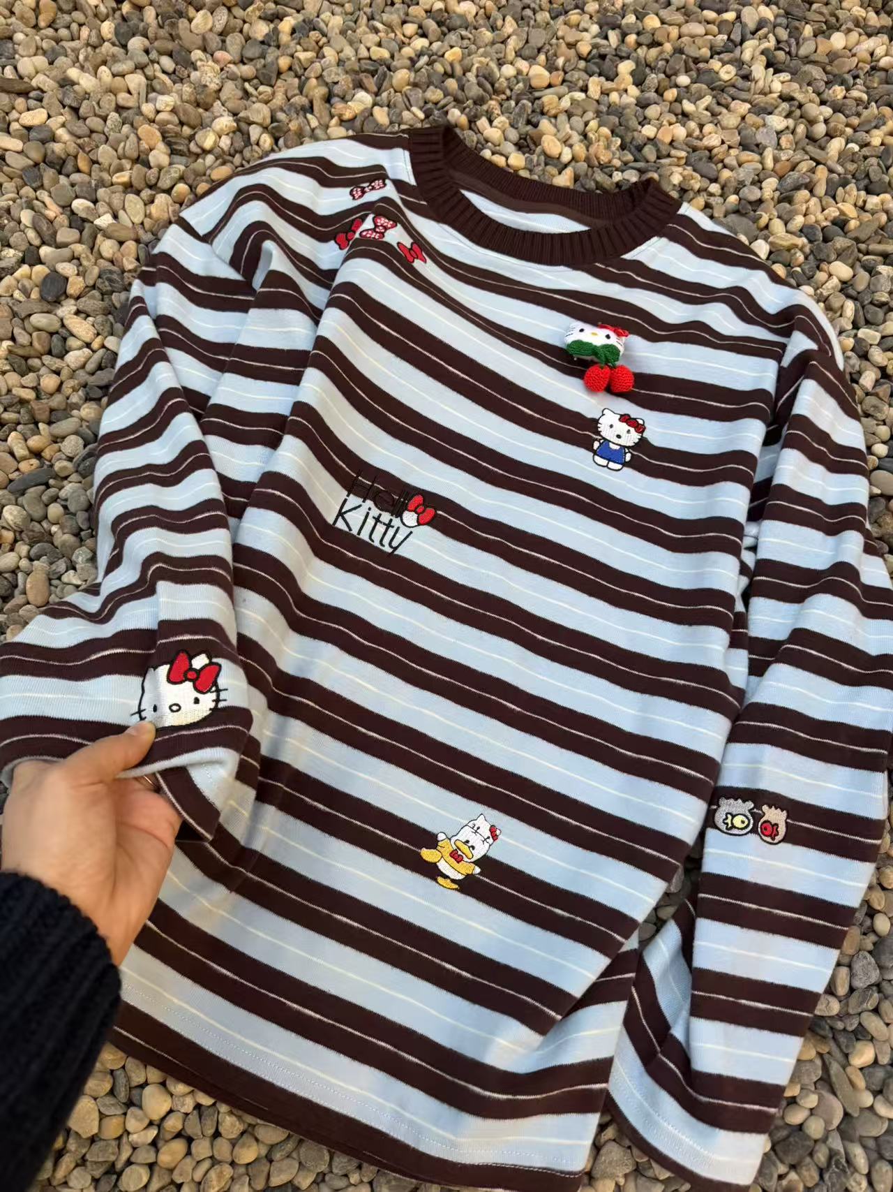 [TianDou] 海盐奶盖蓝条磨毛T 