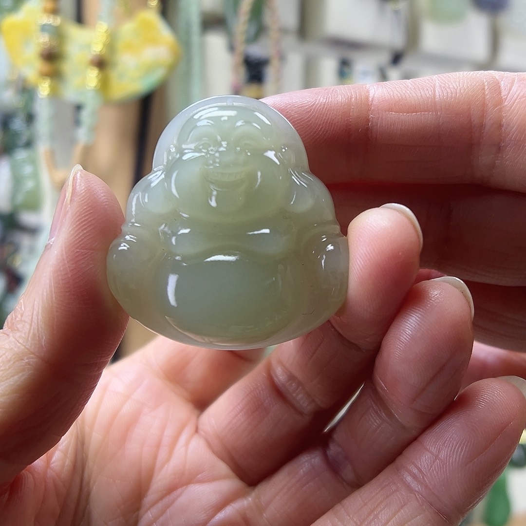 好***己和田玉未镶嵌颈饰