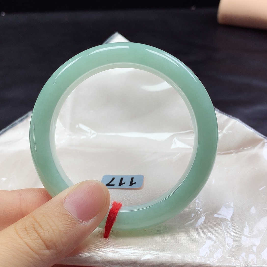 翡翠手镯未镶嵌55圈口