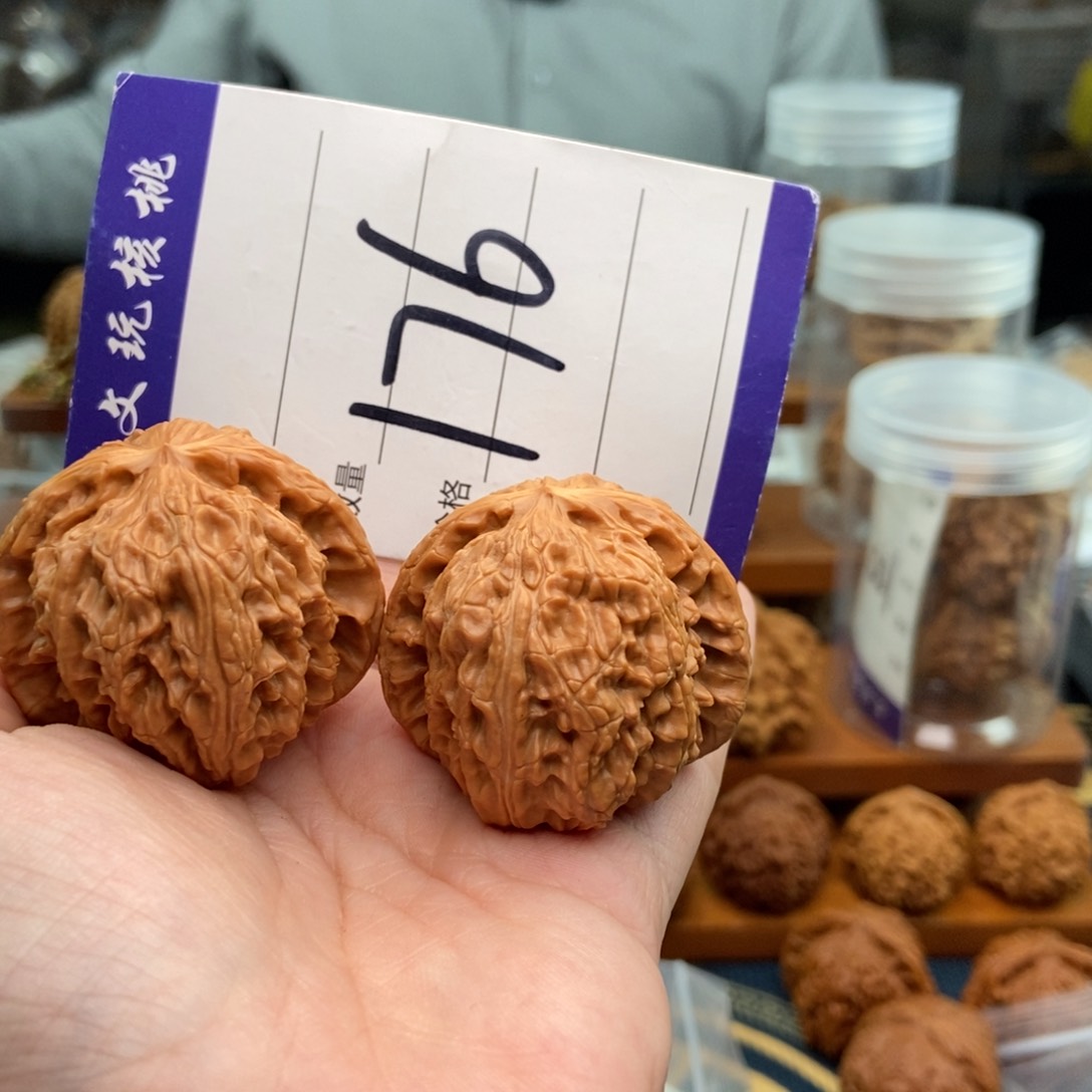 文玩核桃吊坠40白狮子