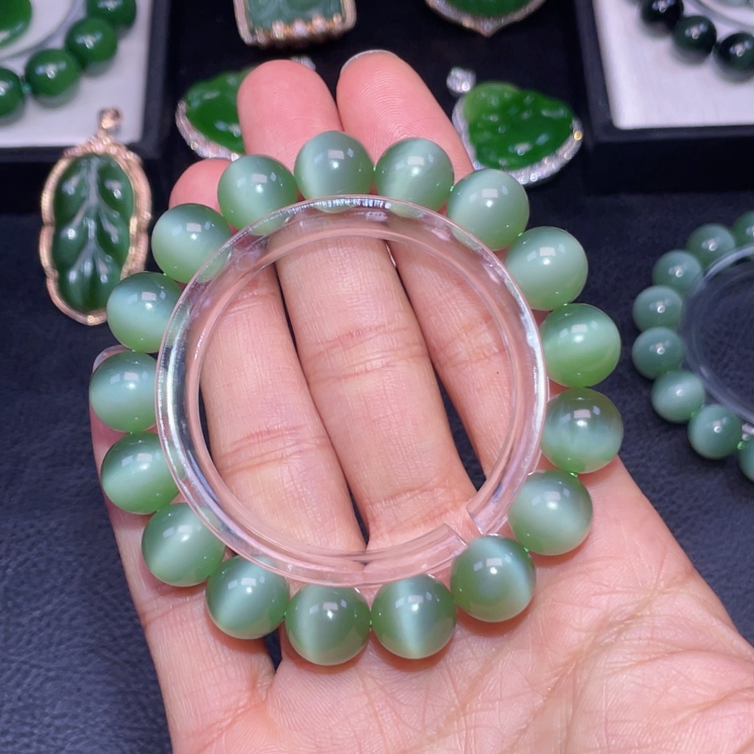 麦***斯和田玉未镶嵌手链