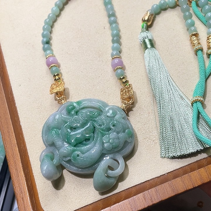 翡翠颈饰未镶嵌翡翠吊坠