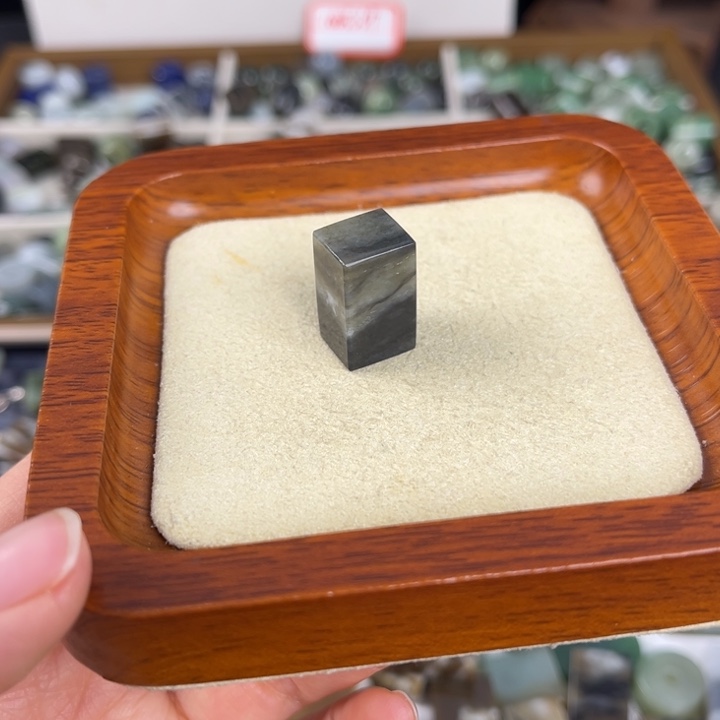 十***月和田玉未镶嵌颈饰