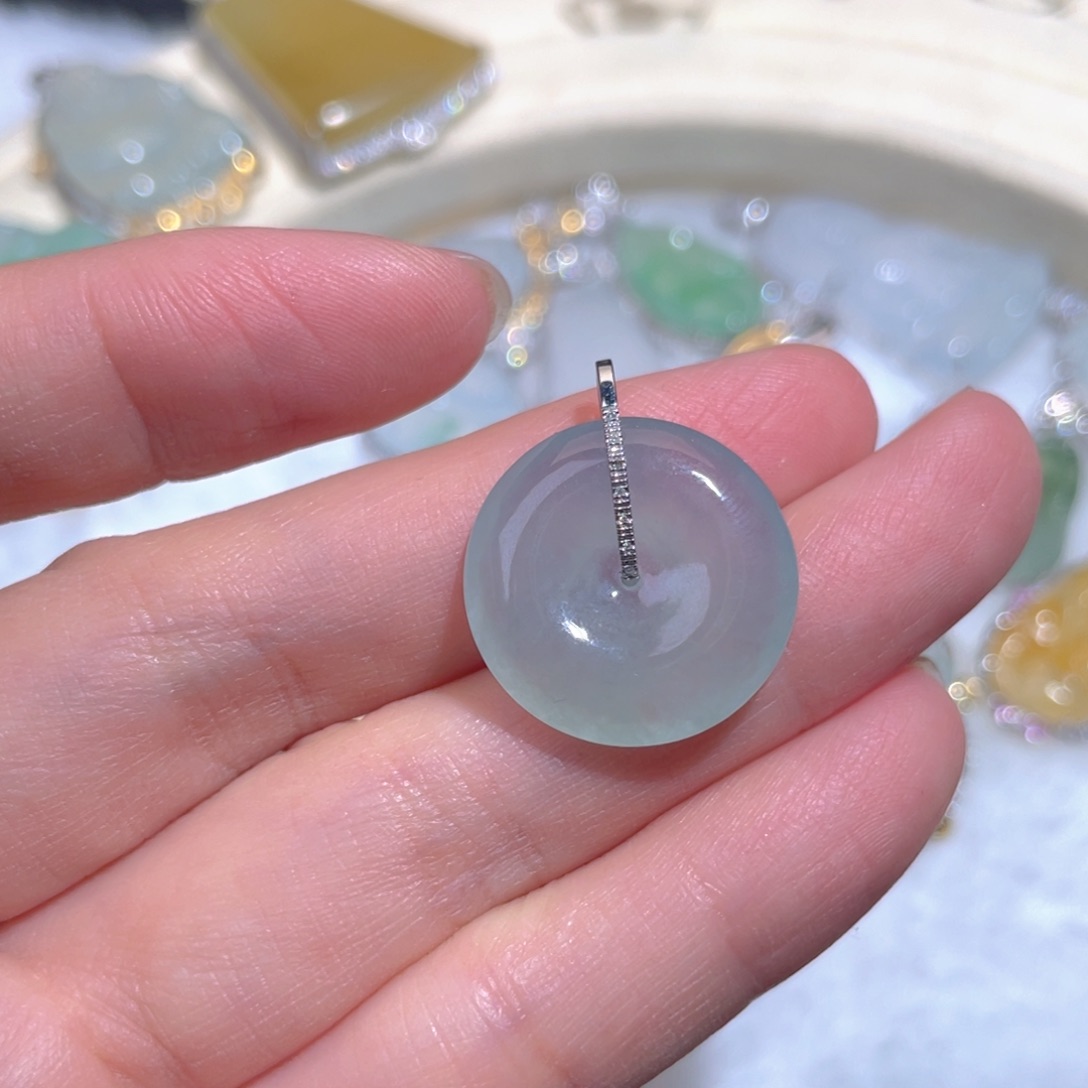 翡翠颈饰18K金镶嵌翡翠