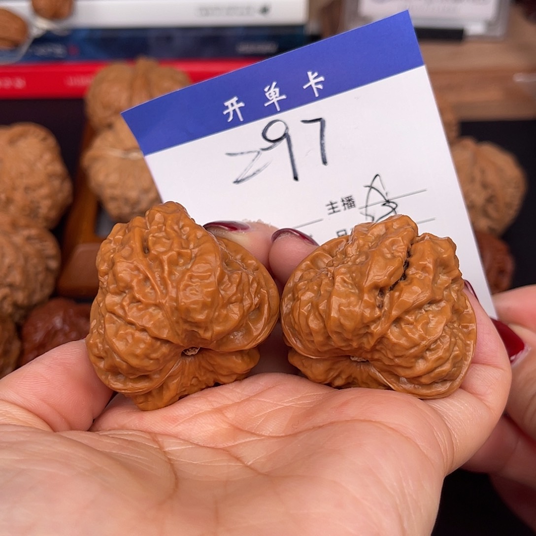 桃核吊坠蛙蛙39尺。 297