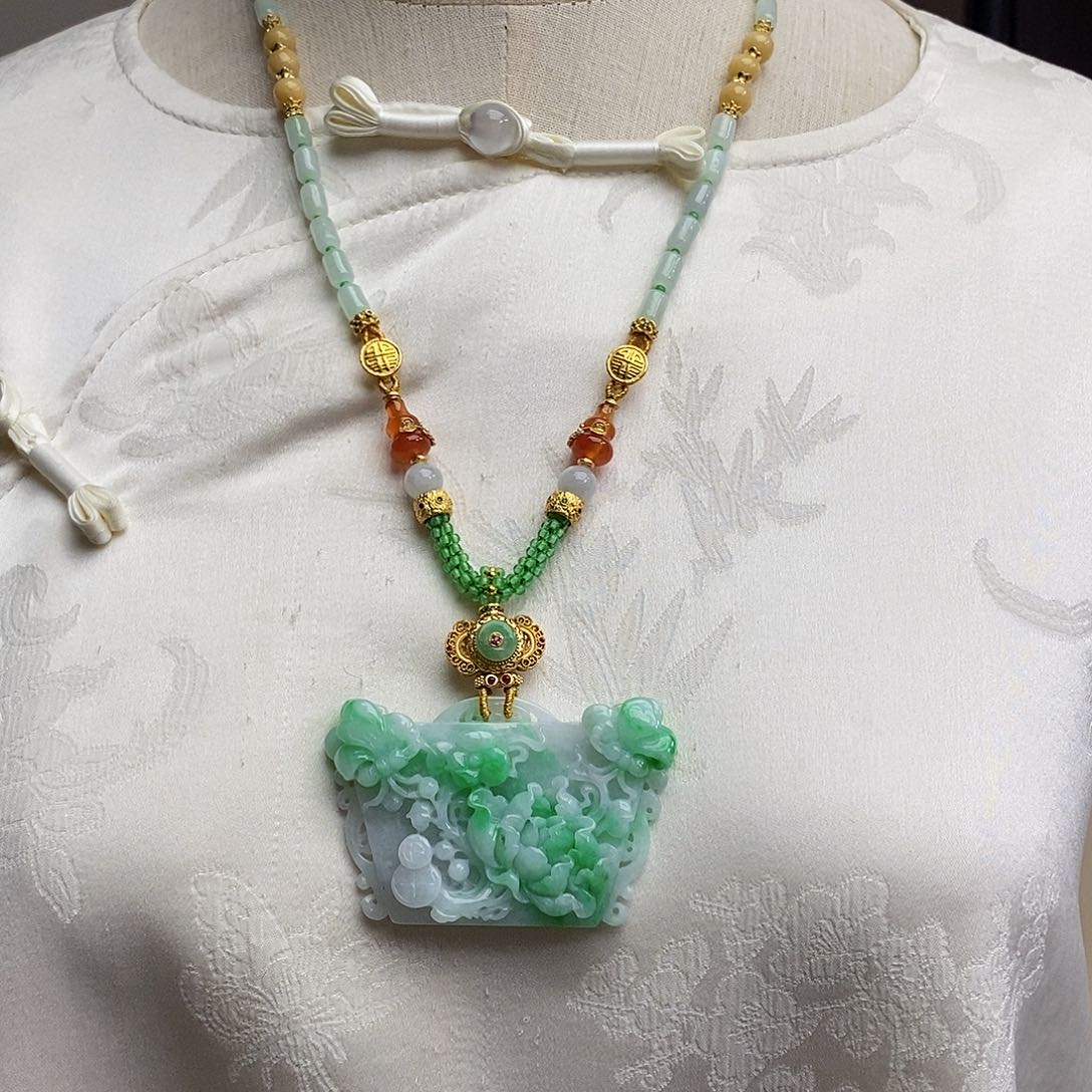 翡翠颈饰未镶嵌天然