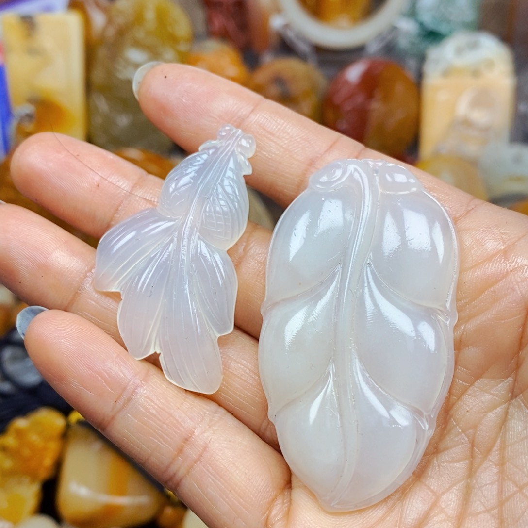 石英质玉（黄龙玉）未镶嵌颈饰