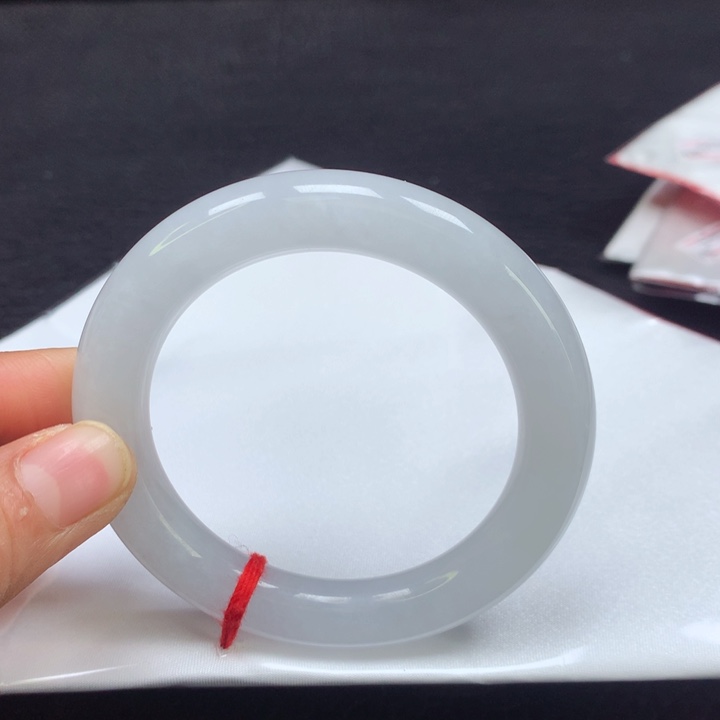 翡翠手镯未镶嵌54圈