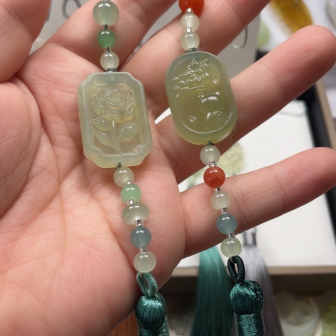 蛇纹石玉未镶嵌颈饰