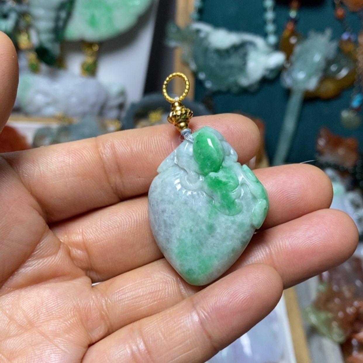 【闪购商品】翡翠吊坠(赠链)未镶嵌