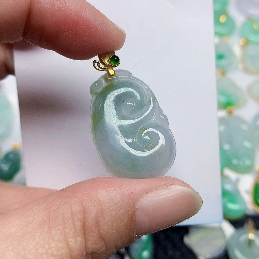 翡翠未镶嵌颈饰37899