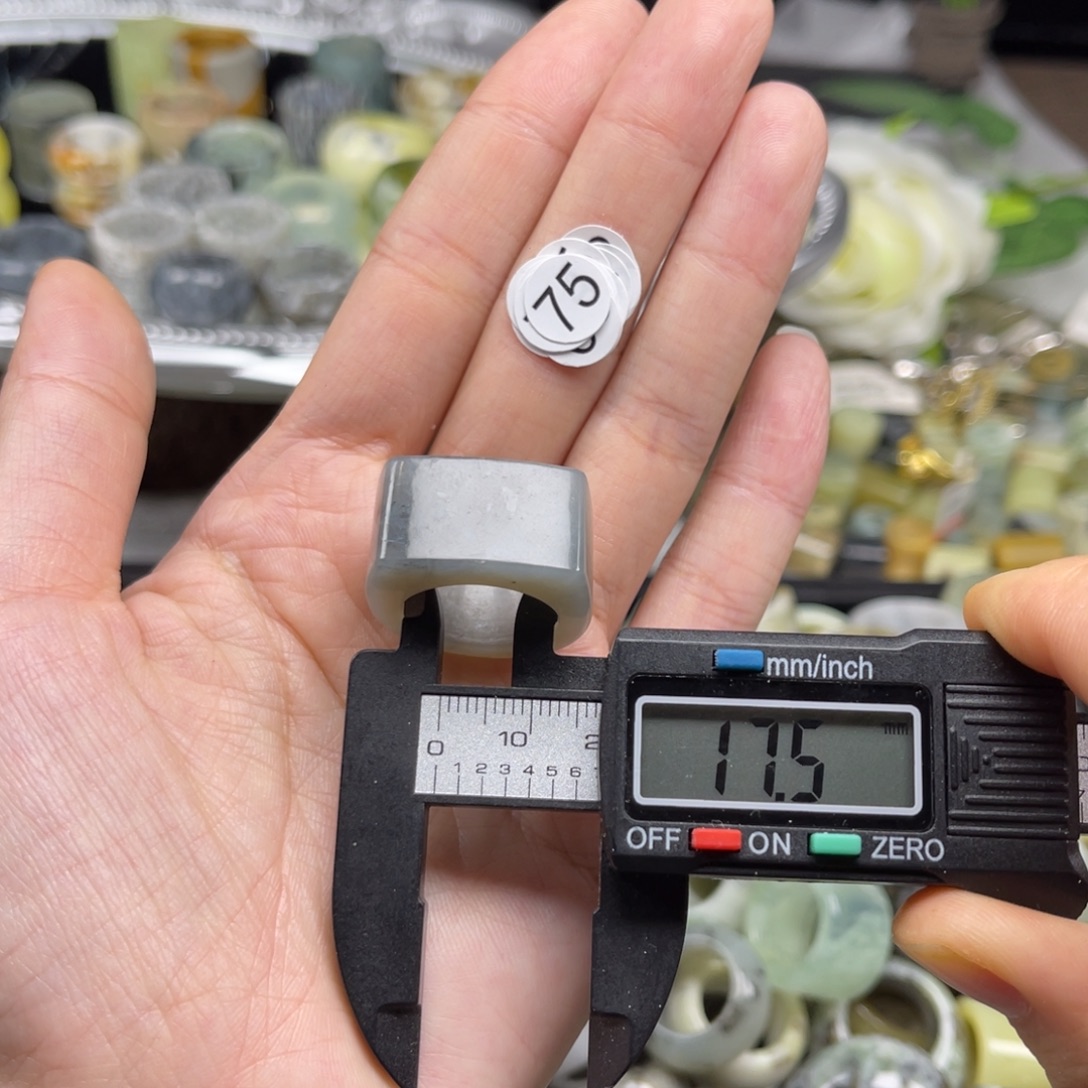 蛇纹石玉未镶嵌戒指