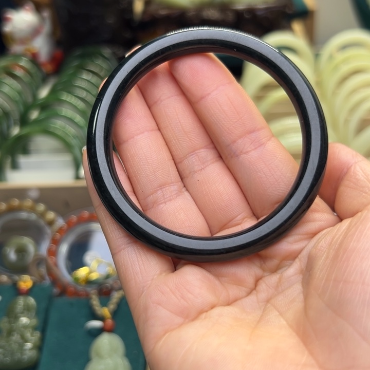 和田玉手镯未镶嵌59.2圈围8261