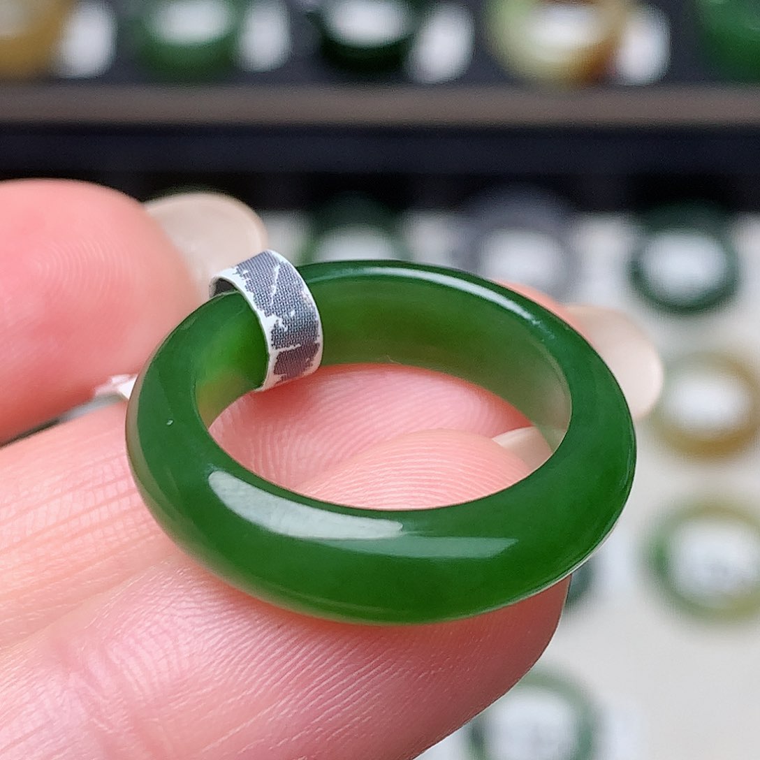 未镶嵌戒指和田玉