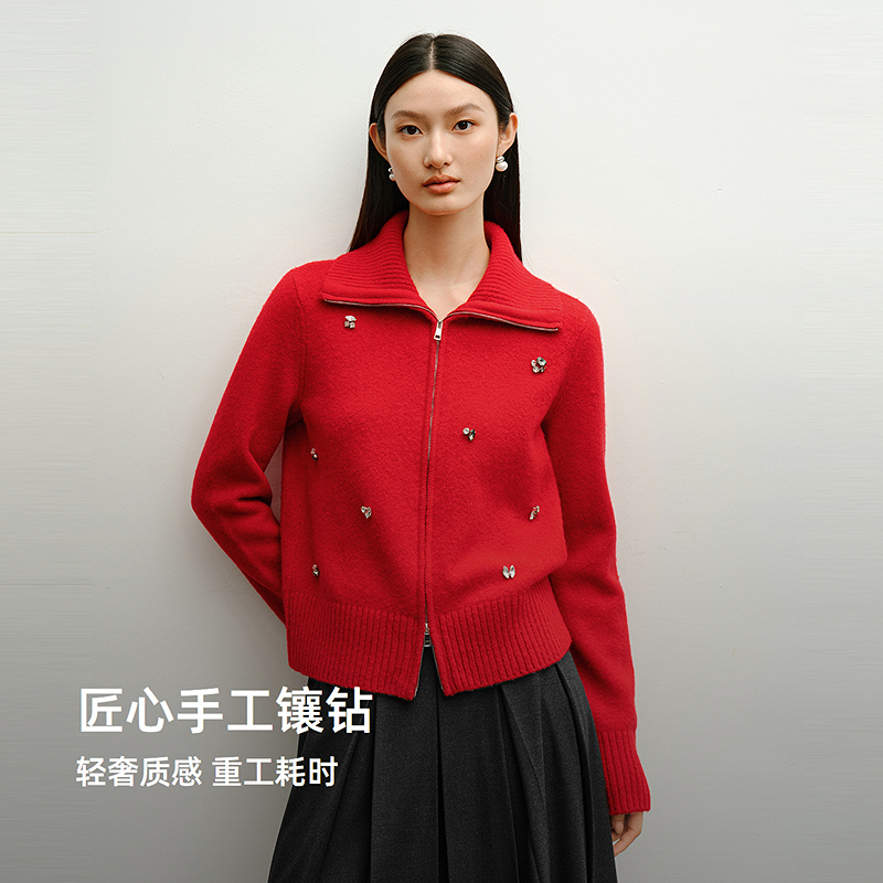 【会员专享】迪赛尼斯冬通勤气质正肩羊毛设计感钉钻针织衫