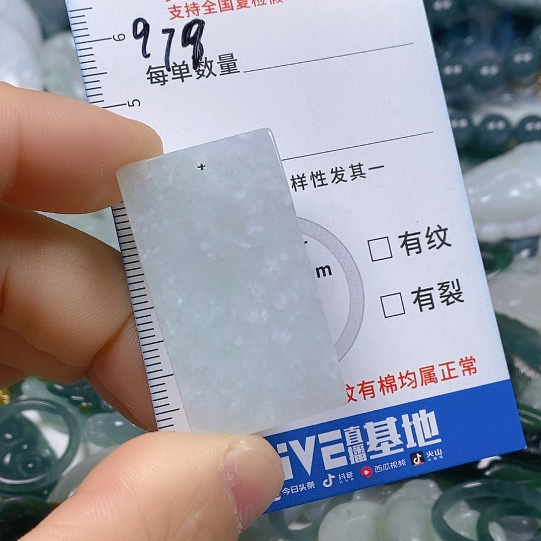 翡翠颈饰未镶嵌天然翡翠