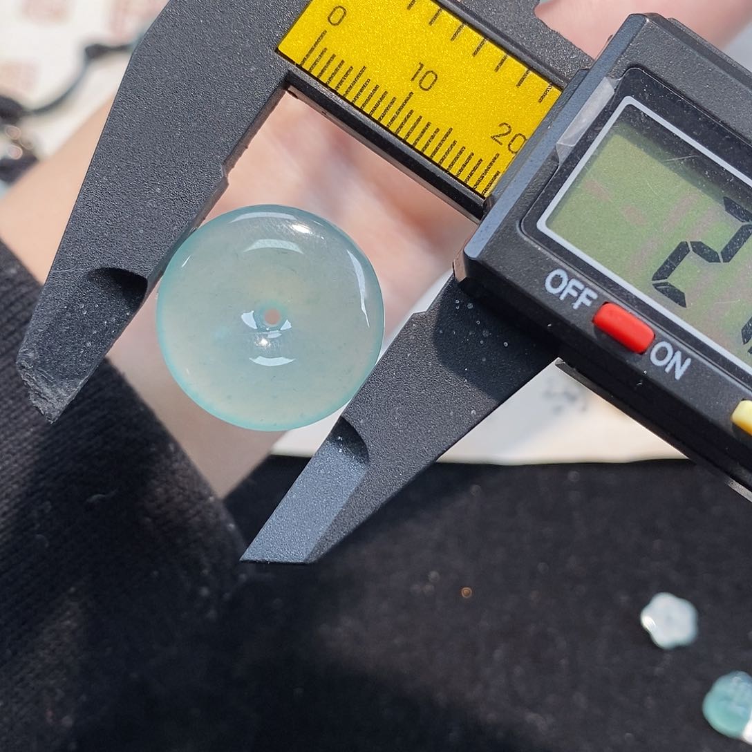 翡翠颈饰未镶嵌天然翡翠