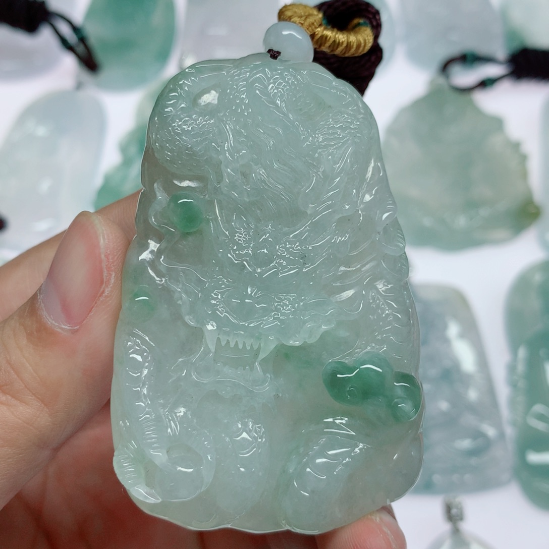 翡翠未镶嵌挂件龙牌