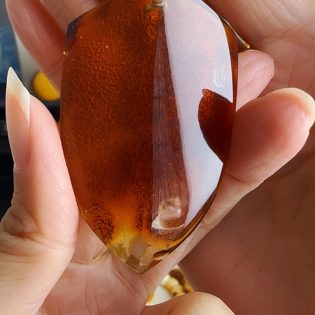 琥珀未镶嵌裸石留皮盾牌