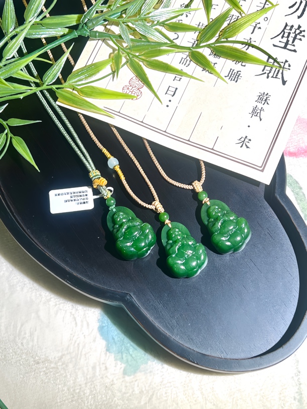 碧玉佛公精工雕刻女款百搭颈饰多样性随机发一