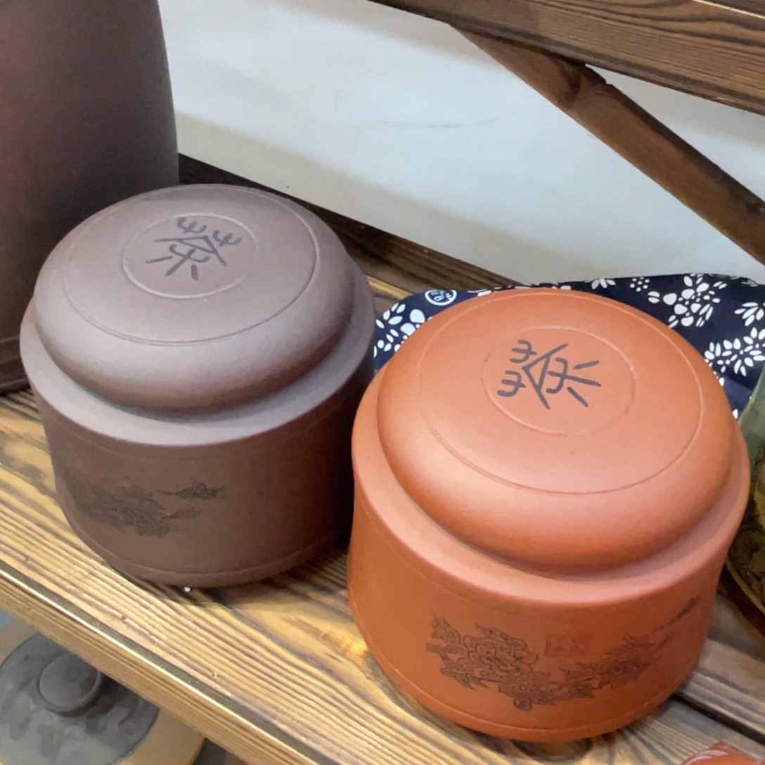 紫砂茶叶罐两个颜色