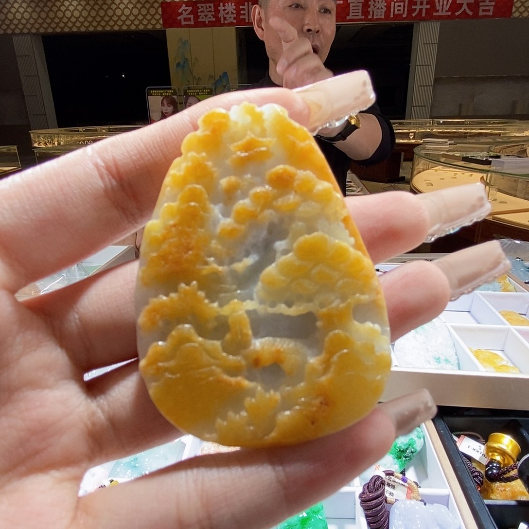翡翠颈饰未镶嵌翡翠