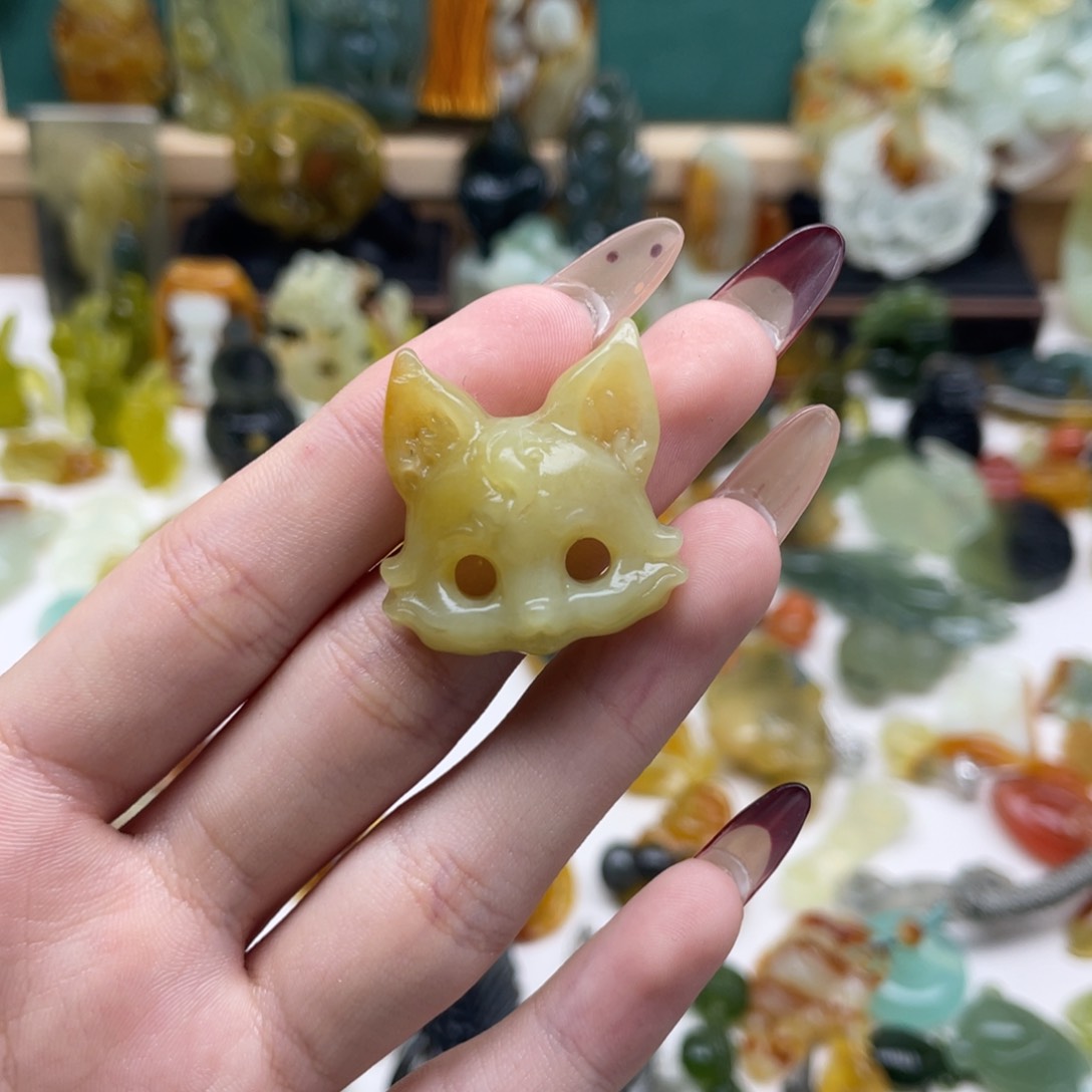 蛇纹石玉颈饰未镶嵌七*主