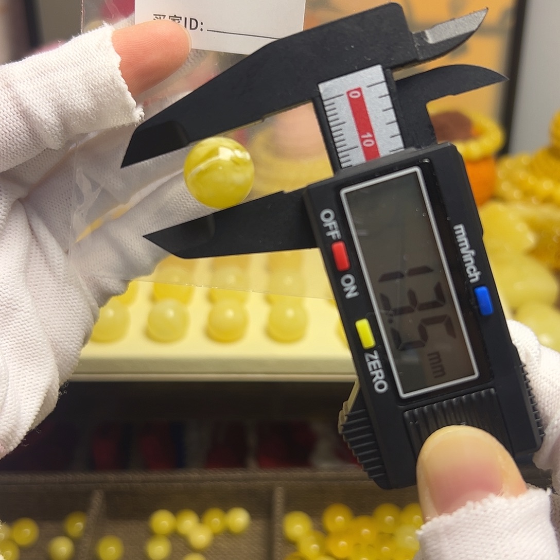 琥珀未镶嵌裸石13.5mm微瑕