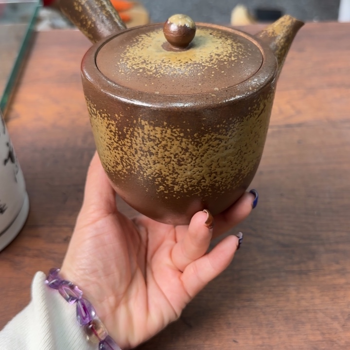 一个陶瓷物件哈哈哈哈