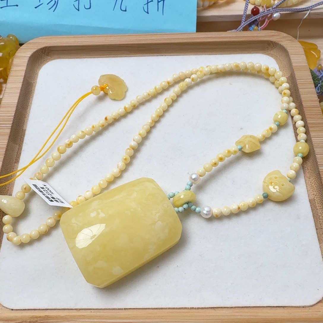 蜜蜡吊坠(赠链)未镶嵌