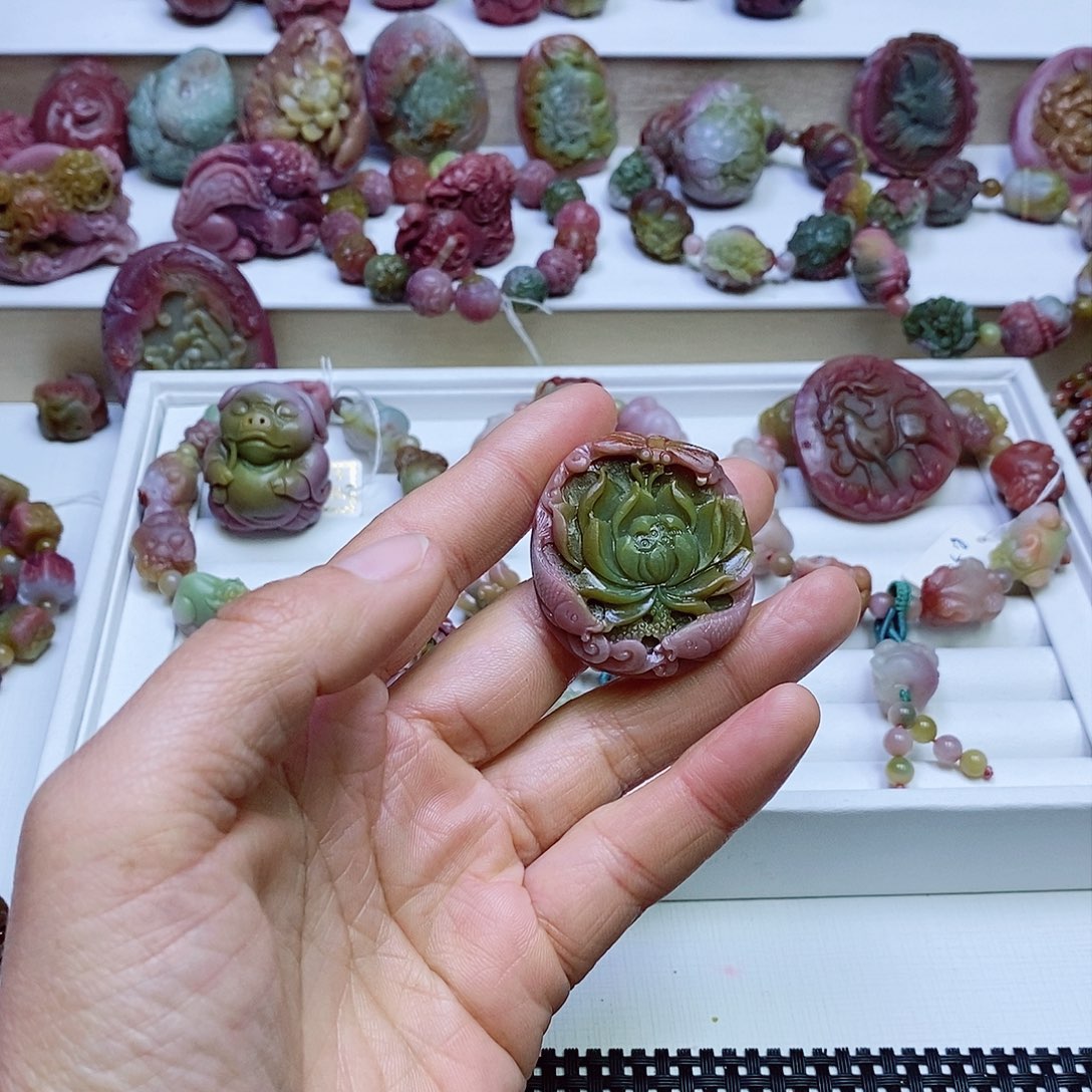 玛瑙/玉髓盐源玛瑙吊坠未镶嵌