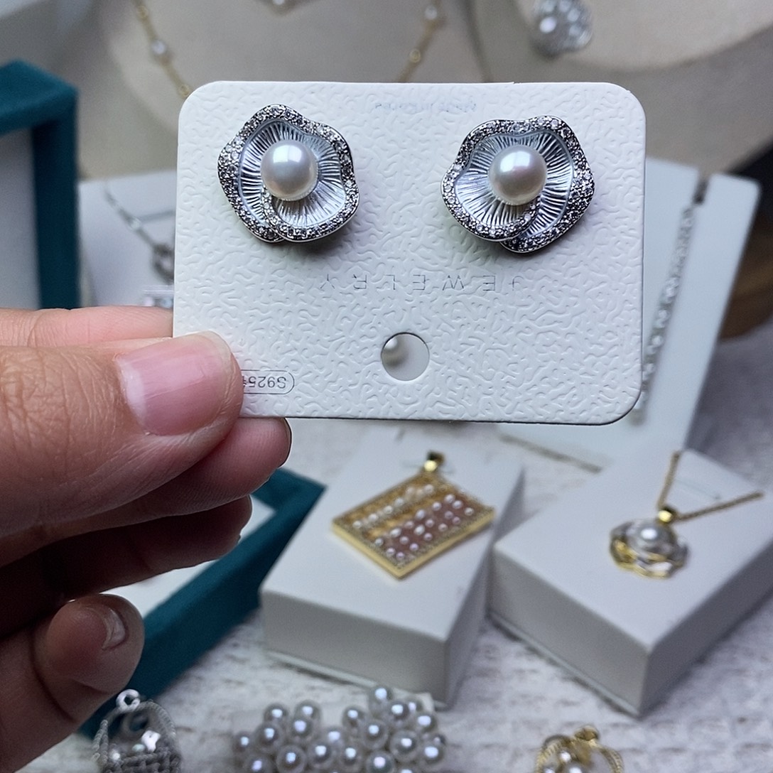 淡水珍珠银S925镶嵌耳饰