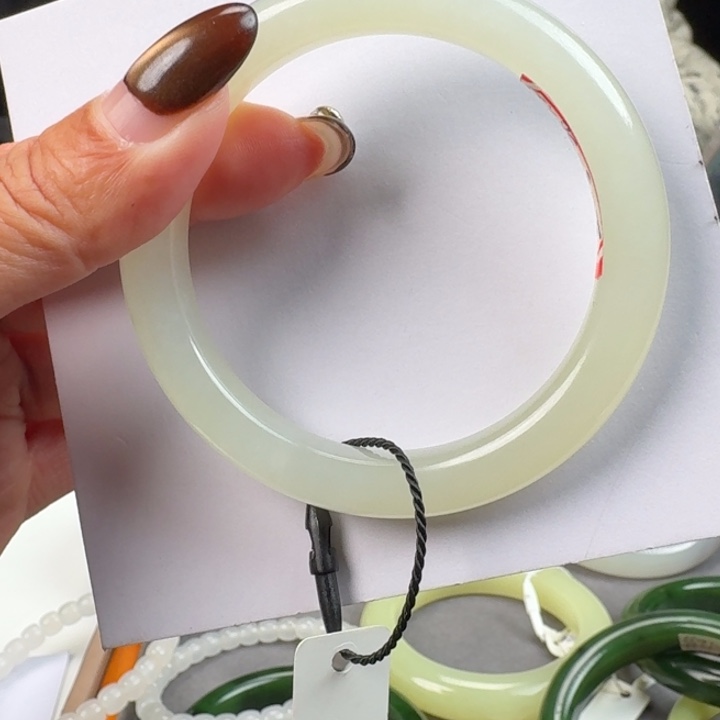 和田玉未镶嵌颈饰52.2圈口