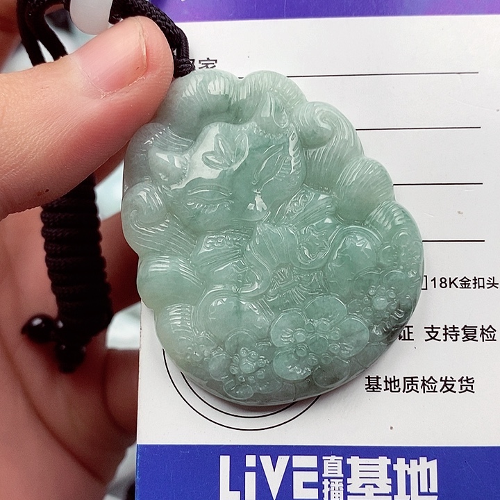 翡翠挂件未镶嵌翡翠