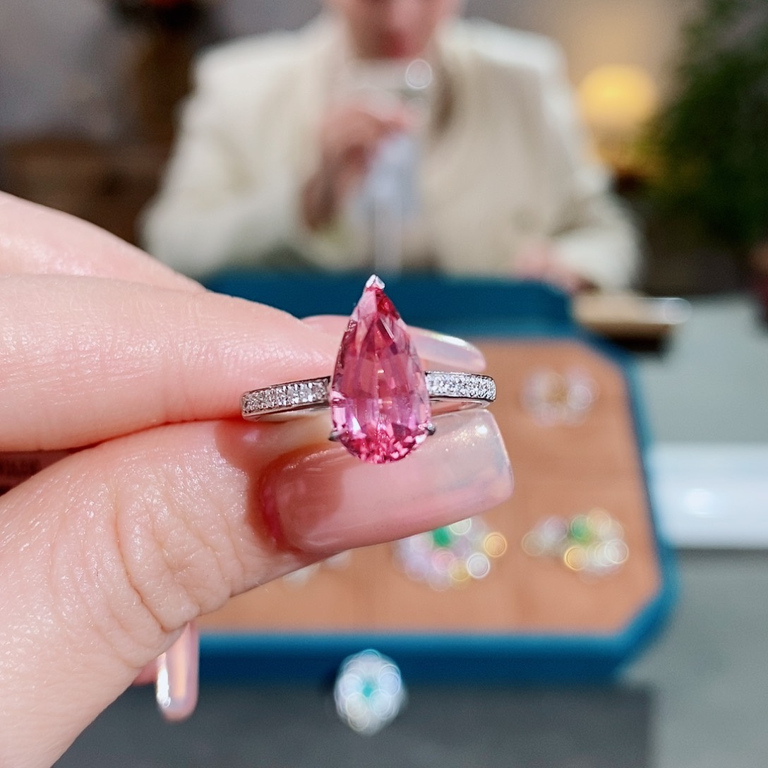 碧玺戒指18K金镶嵌2.51ct