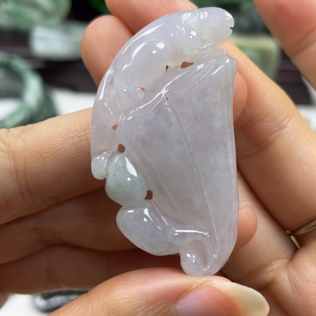 翡翠未镶嵌颈饰牌子