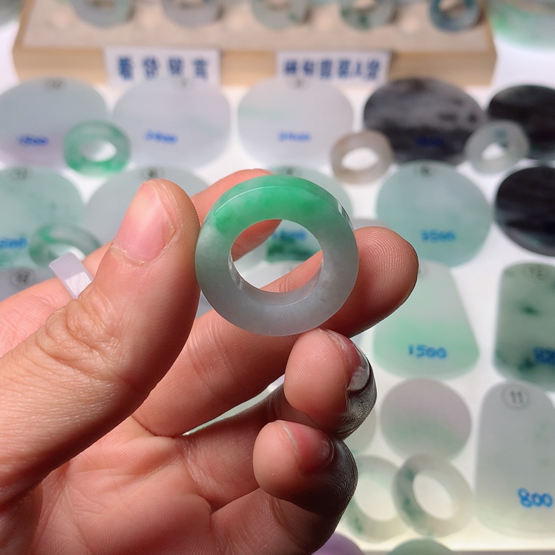 定制翡翠未镶嵌翡翠阳绿戒指