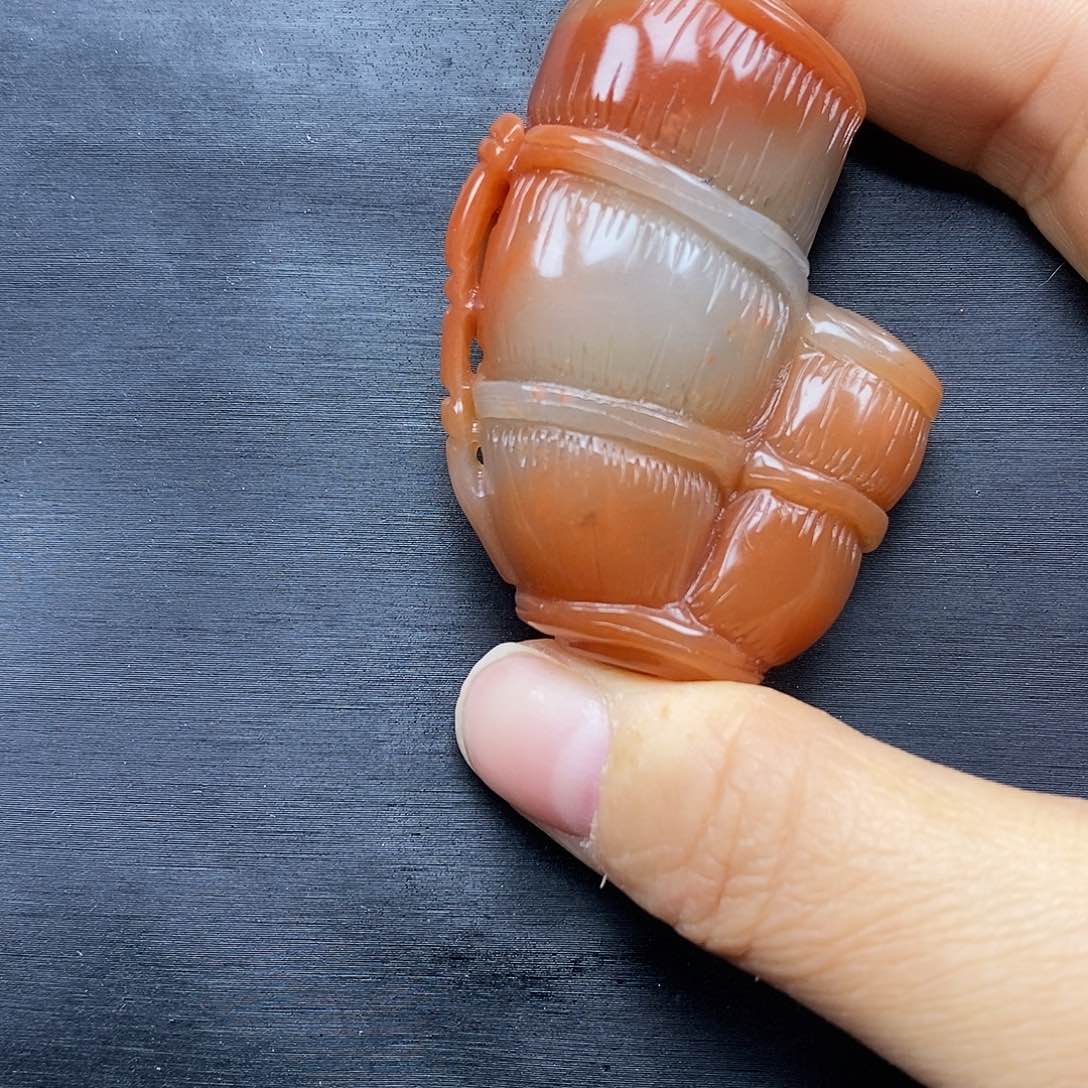 石英质玉（黄龙玉）颈饰未镶嵌