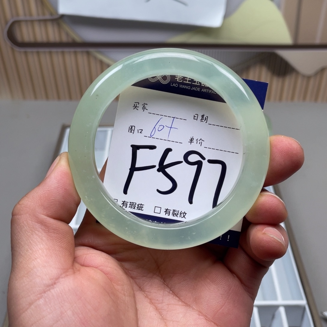 岫玉手镯手镯未镶嵌