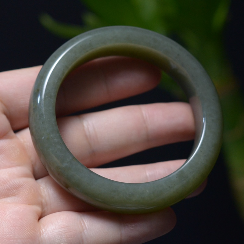 76.5g 新疆和田玉且末山料油糯绿豆青玉手镯内径56 (M0044)