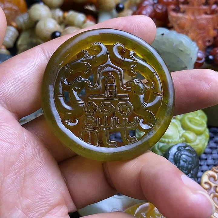 蛇纹石玉未镶嵌颈饰
