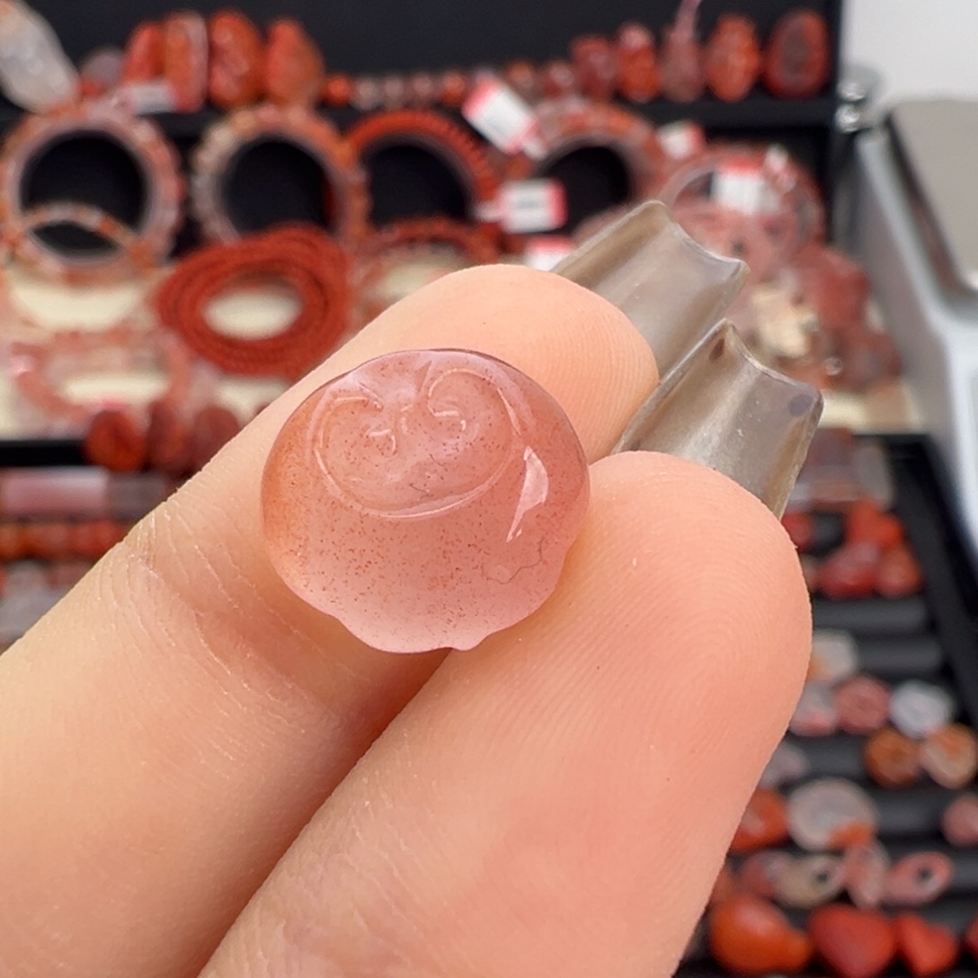 南红玛瑙未镶嵌颈饰如意锁