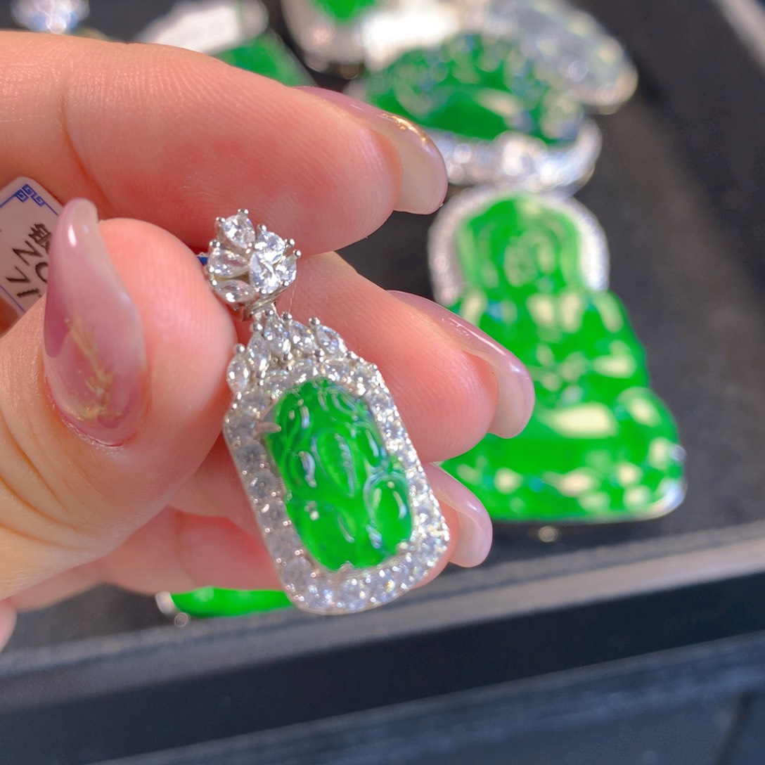 翡翠颈饰银S925镶嵌翡翠