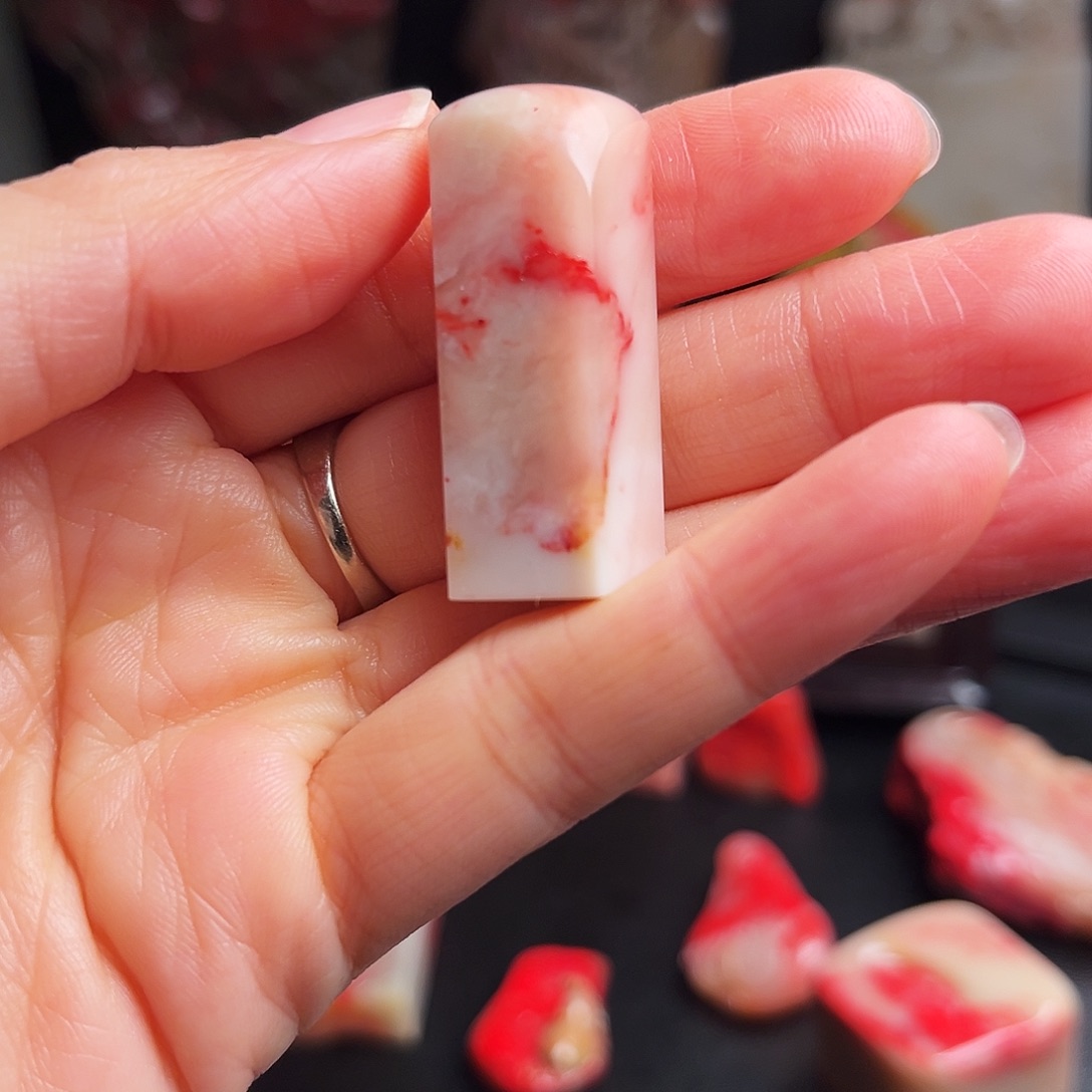 巴林石印石鸡血石方章