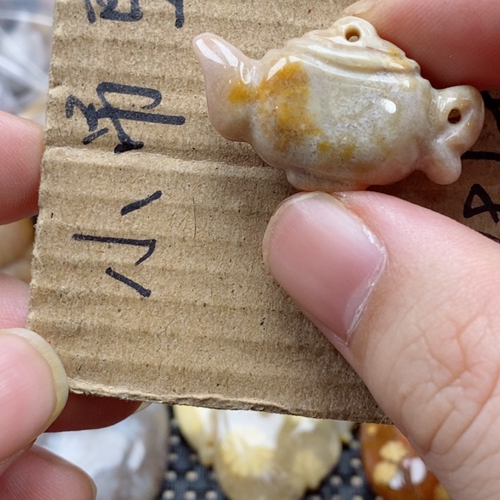 硅化珊瑚（珊瑚玉）颈饰未镶嵌