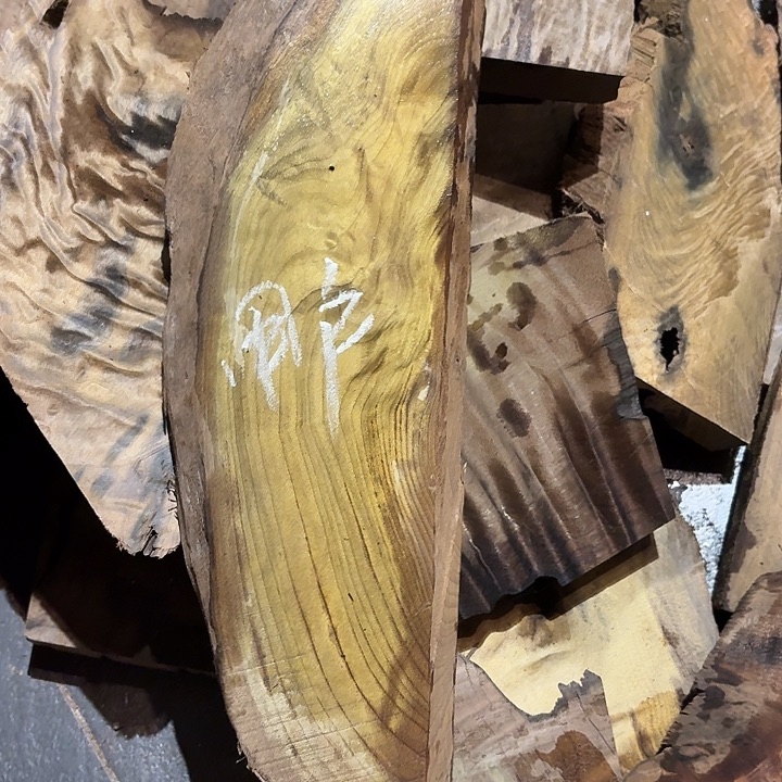 用***哥小叶金丝楠原材料